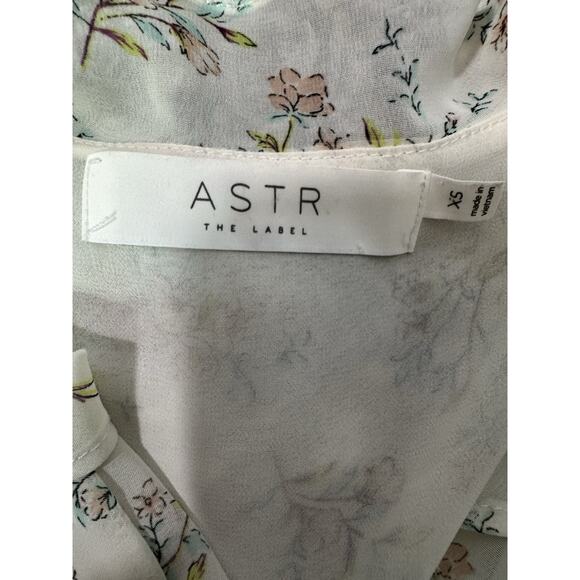 ASTR The Label Women's XS Ivory Blouse V Neck Short Sleeve Shirt - Picture 4 of 7